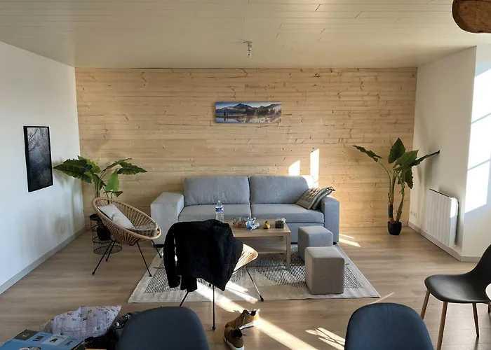 - 2 Avec Canape Apartmán *