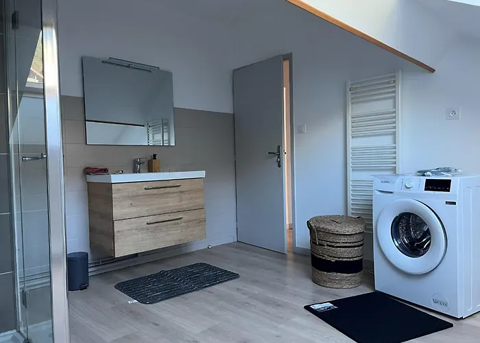 - 2 Avec Canape Le Tholy